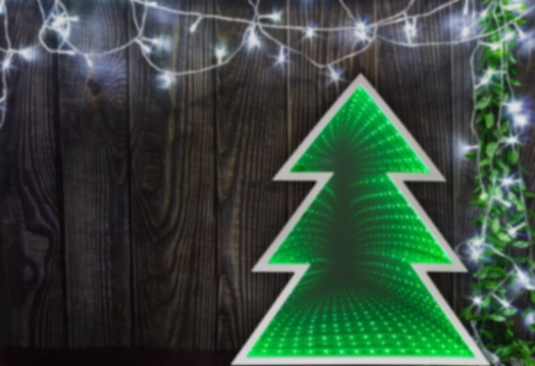 choinka-swiecaca-led-jako-element-aranzacji-ogrodu-1